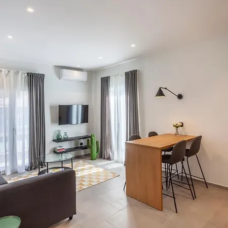 Mazi Charilaou 2,3 Apartment
